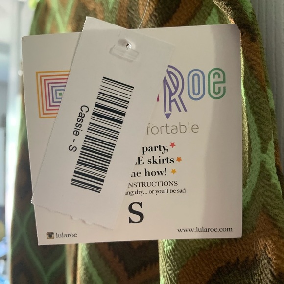 NWT S LuLaRoe Cassie Skirt with pattern - Picture 4 of 6